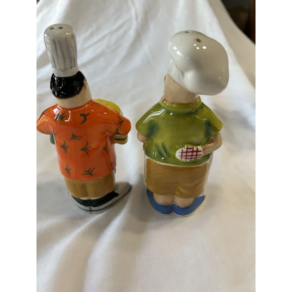 Masters Of The Grill BBQ Party Chefs Salt Pepper Shaker Set CIC Picnic
